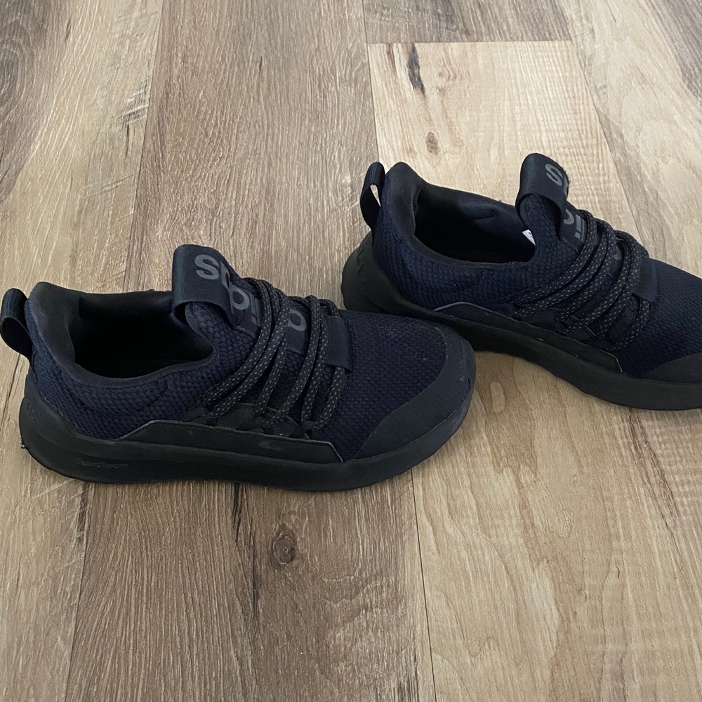Kids Adidas shoes - Picture 2 of 7